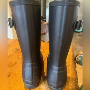 Perfect condition. Worn once. Hunter low mid calf boot with buckle